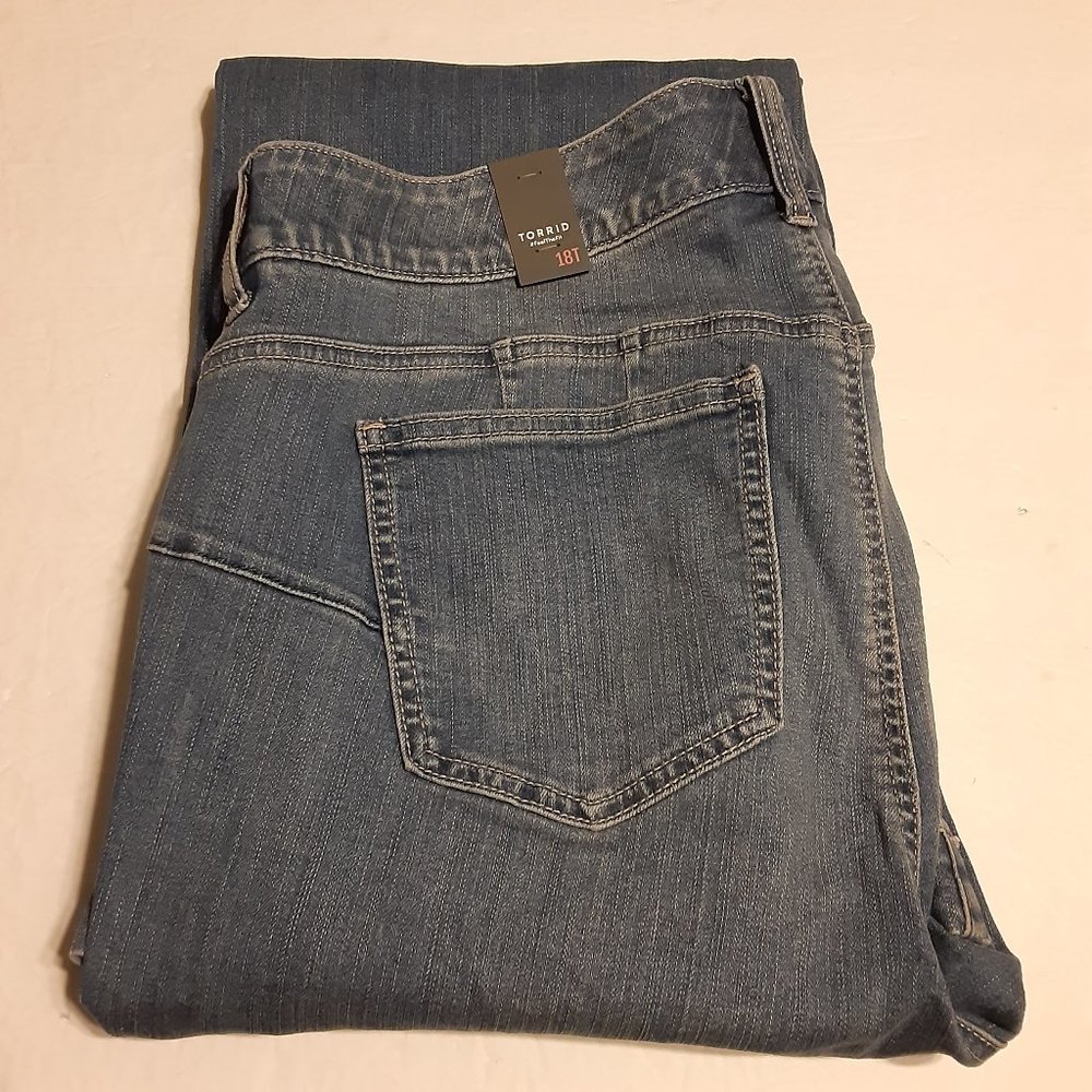 NWT Torrid Women's Bombshell Flare Premium Stretch Hi Rise Jeans Size 18T